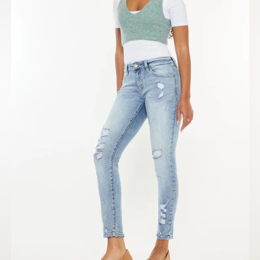 KanCan light wash high rise‎ Distressed light wash Jeans. Women size 1/24